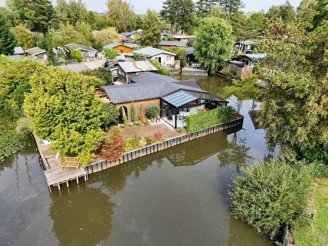 BookNoFees: Chalet paisible d'une chambre avec jardin privé – Geel