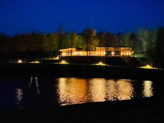 BookNoFees : Restaurant – H1 am See – Meschede-Berghausen – H1 au bord du lac, photo n° 3