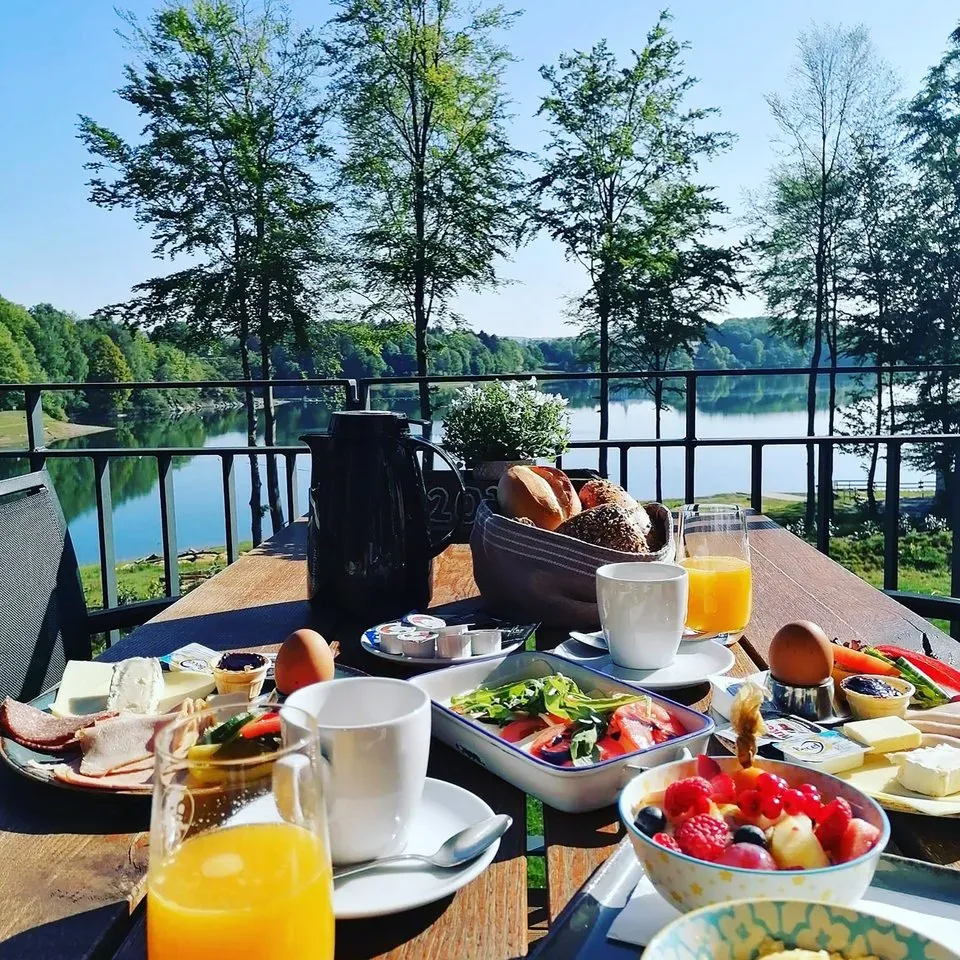 BookNoFees : Restaurant – H1 am See – Meschede-Berghausen – H1 au bord du lac, photo n° 1
