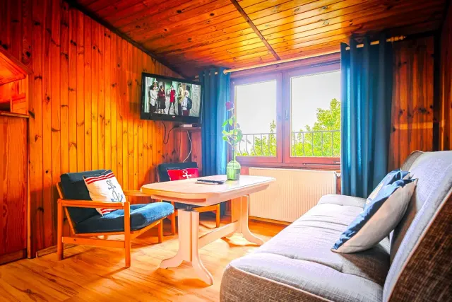 BookNoFees: Un appartement paisible en bois avec terrasse et jardin – Jarosławiec