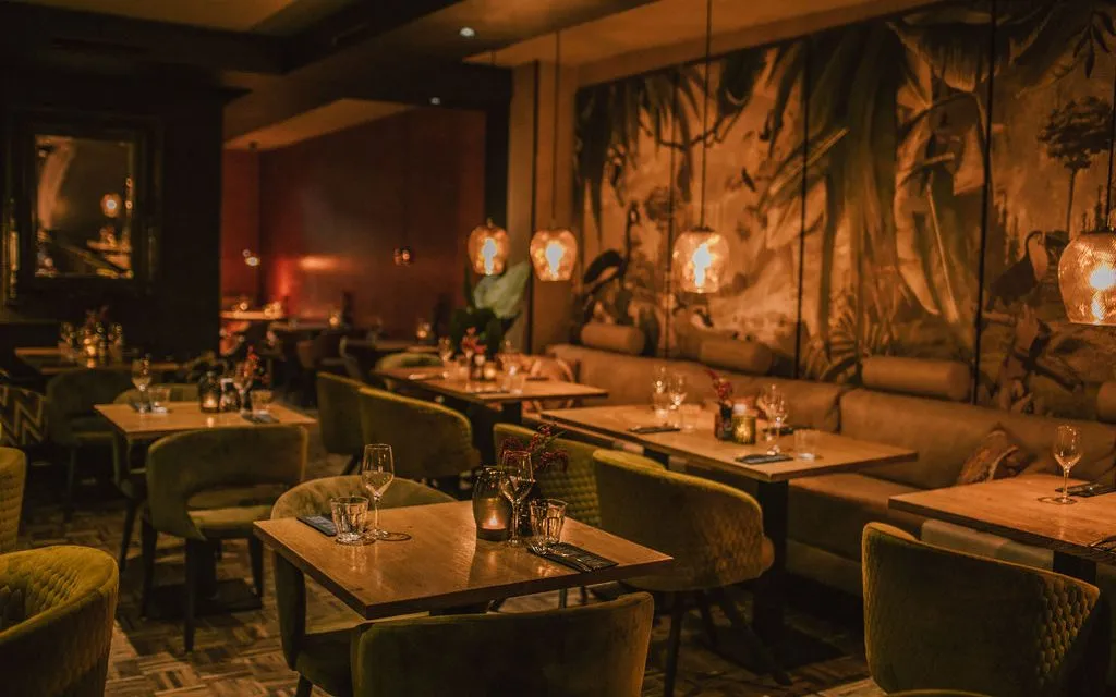 BookNoFees : Restaurant – Black and Blue – Amsterdam – Noir et bleu, photo n° 1