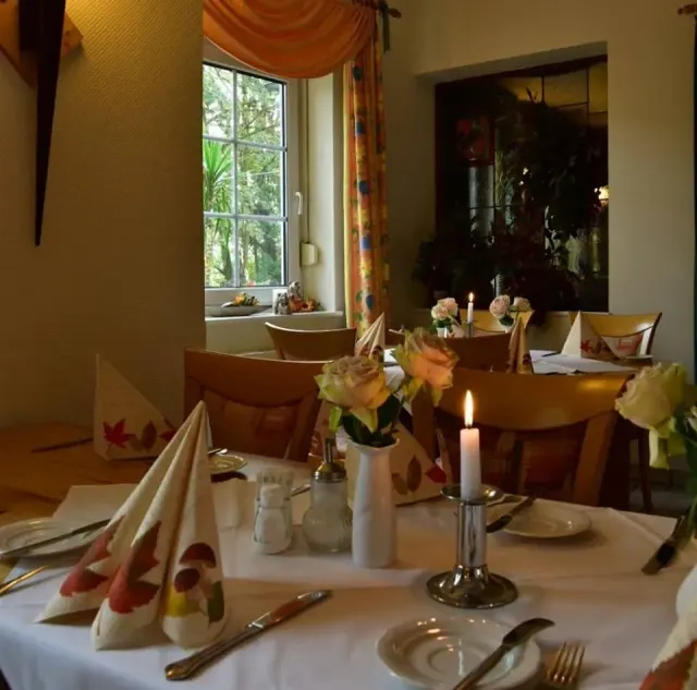 BookNoFees : Restaurant – Haus Ruhrbrücke – Fröndenberg – Maison Ruhrbrücke, photo n° 2