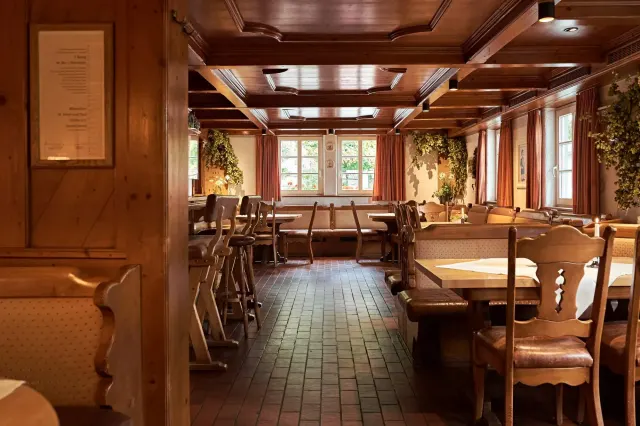 BookNoFees : Restaurant – Esloher Brauhaus — Domschänke Esselbräu – Eslohe – Brasserie d'Eslohe — Domschänke Esselbräu, photo n° 2