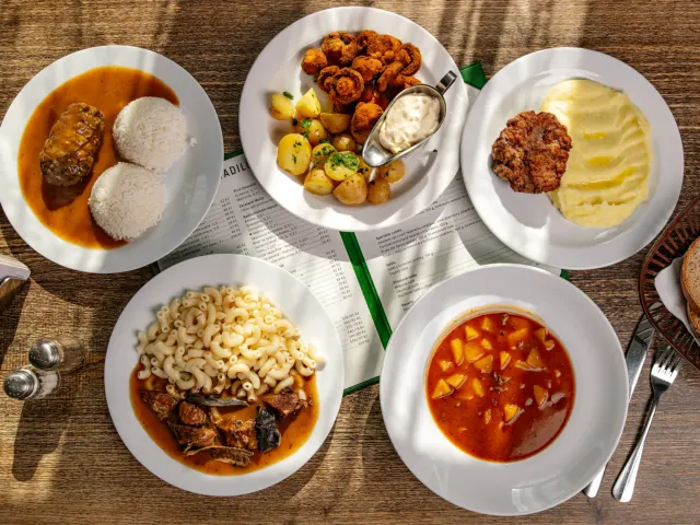 BookNoFees : Restaurant – Lokál U Zavadilů – Prague – Le bar « U Zavadilů », photo n° 3