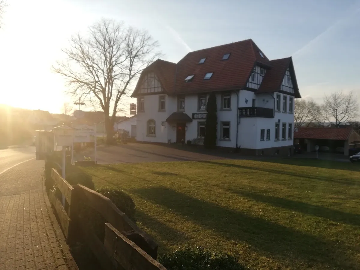 BookNoFees : Restaurant – Dorfkrug – Marsberg – Auberge du village, photo n° 1