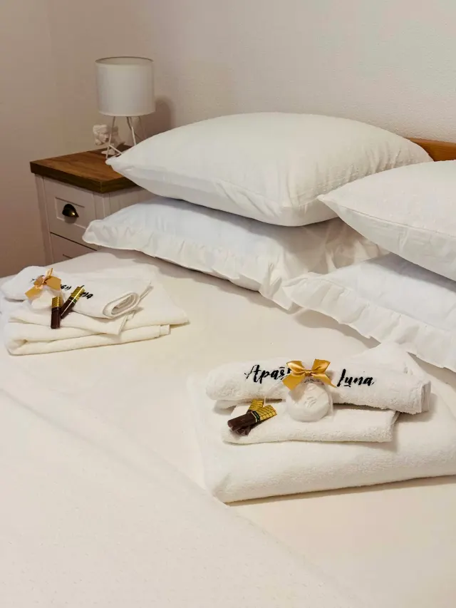 BookNoFees: Appartement récemment rénové avec balcon et place de parking – Livno