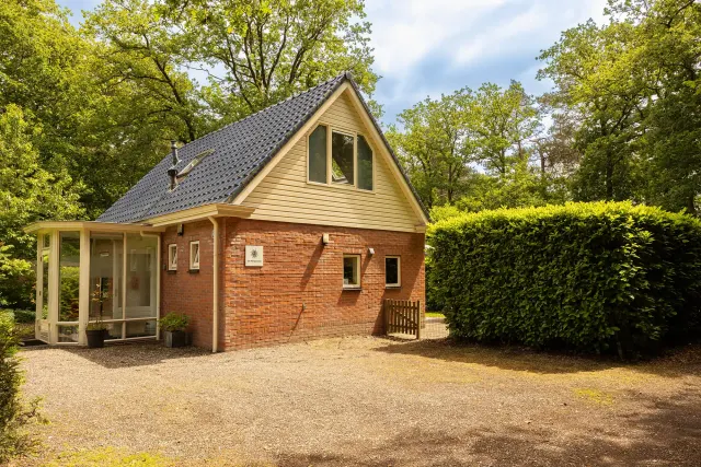 BookNoFees: Maison de vacances indépendante avec jardin clos et aire de jeux – Norg