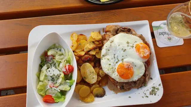 BookNoFees : Restaurant – Café zur Burg – Altena – Café « Zur Burg », photo n° 2