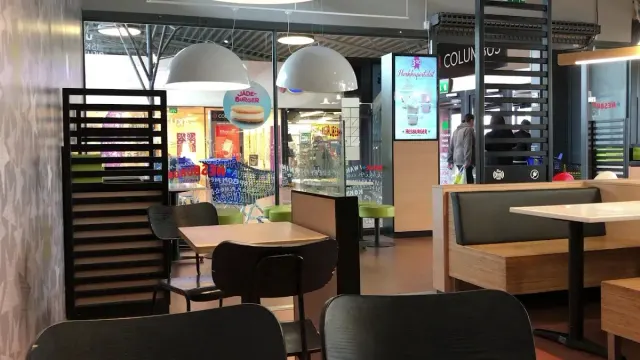 BookNoFees : Snack – Hesburger – Helsinki – Hesburger, photo n° 2