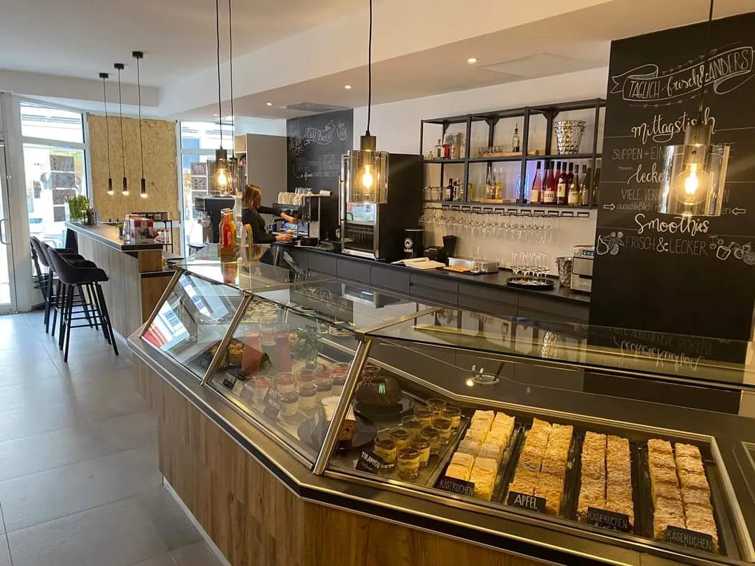 BookNoFees : Restaurant – Herz über Kopf – Meschede – La tête dans les nuages, photo n° 1