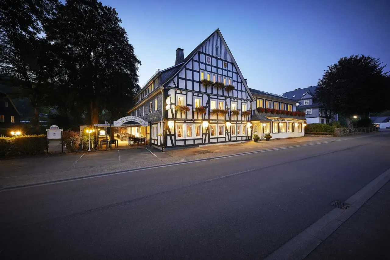 BookNoFees : Restaurant – Hotel Haus Rameil – Lennestadt – Hôtel Haus Rameil, photo n° 1