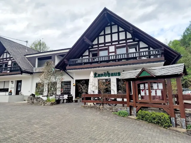 BookNoFees : Restaurant – Landhaus im Grund – Lennestadt – Maison de campagne à Grund, photo n° 2