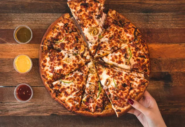 BookNoFees : Snack – Almond Pizza – Bucharest – Pizza aux amandes, photo n° 3