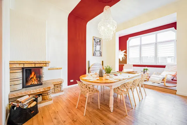 BookNoFees: Spacieux appartement de 145 m² dans un immeuble ancien, comprenant 4 chambres et 1 place de parking privée à Magdebourg – Magdeburg
