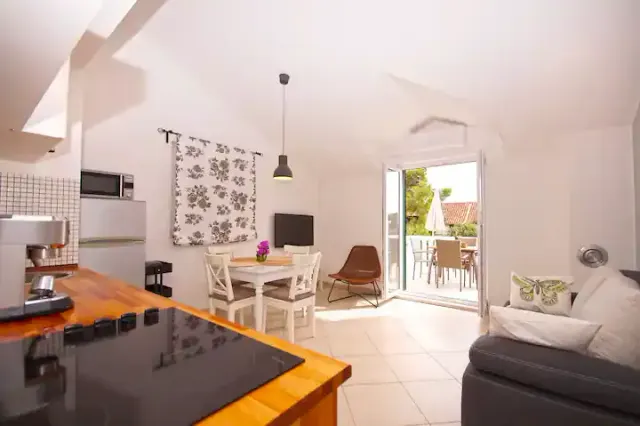 BookNoFees: NOUVEAU - Appartement 1 près de la plage – Tribunj