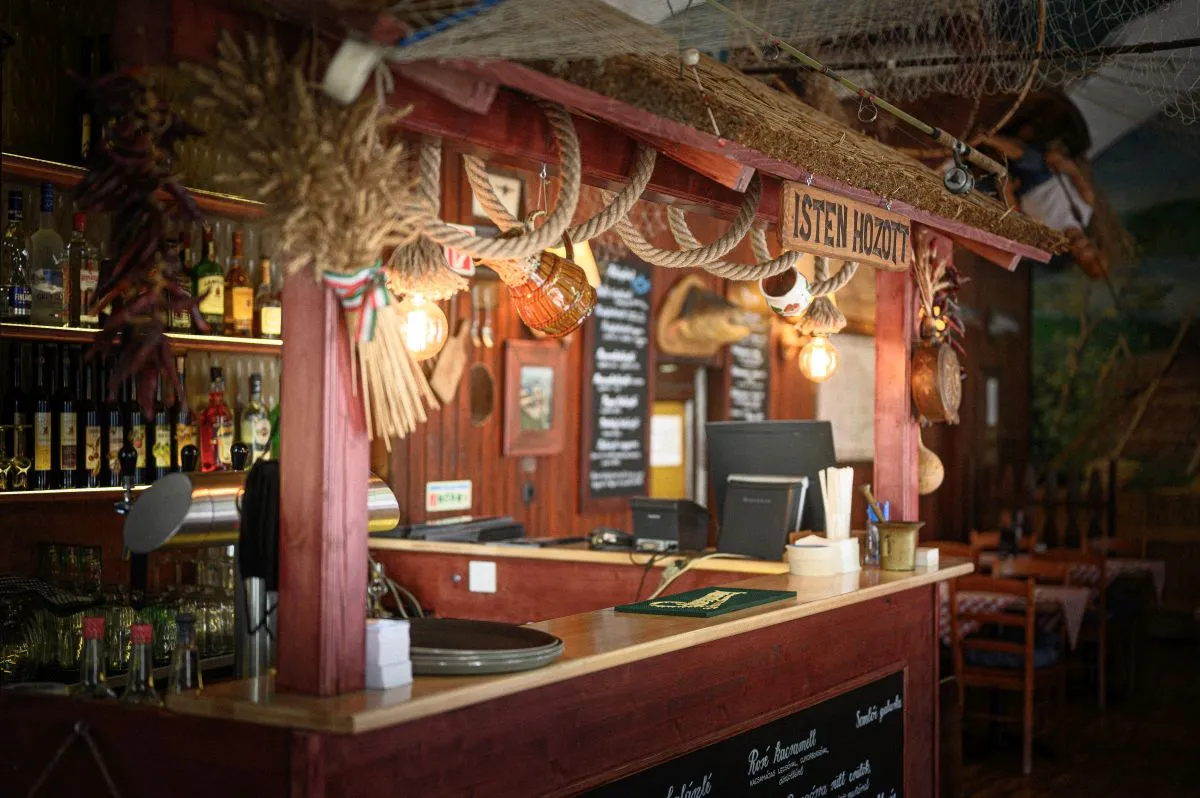 BookNoFees : Restaurant – Horgásztanya vendéglő – Budapest – Restaurant « Horgásztanya », photo n° 1