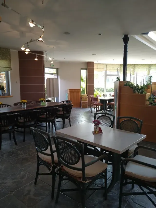 BookNoFees : Restaurant – Café und Konditorei Deimel – Olsberg – Café et pâtisserie Deimel, photo n° 3