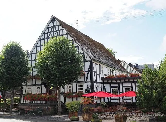 BookNoFees : Restaurant – Gasthof und Pension zu den Linden – Kirchhundem – Auberge et pension « Zu den Linden », photo n° 1