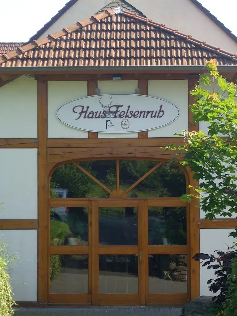 BookNoFees : Restaurant – Landgasthof Haus Felsenruh – Balve-Garbeck – Auberge de campagne « Haus Felsenruh », photo n° 1