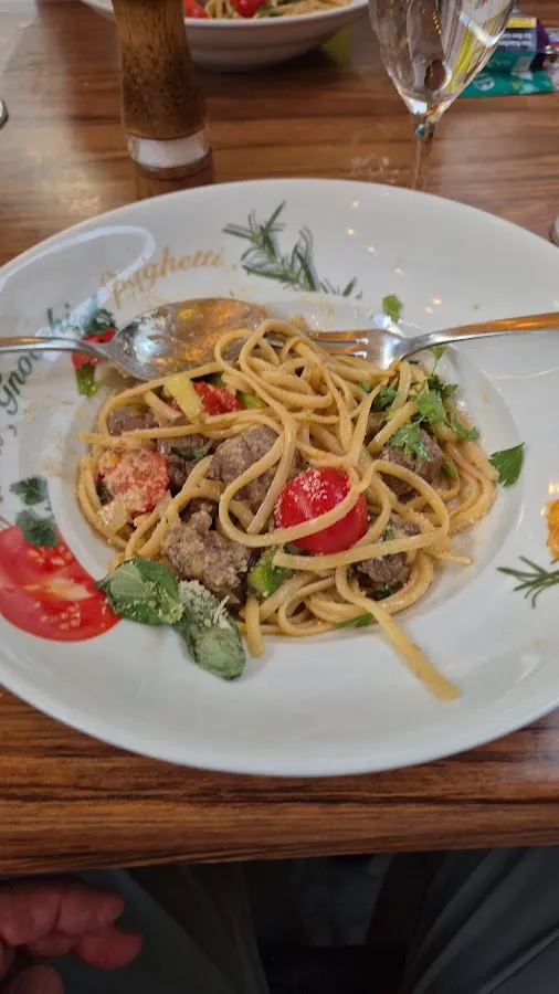 BookNoFees : Restaurant – Bänksken – Hattingen – Étagère de cuisine, photo n° 3