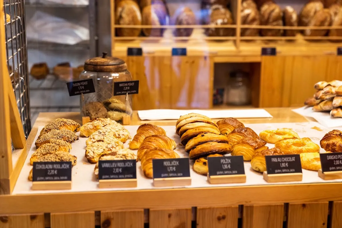 BookNoFees : Boulangerie – Pekarna "Art Bread" – Ljubljana – Boulangerie "Art Bread", photo n° 1
