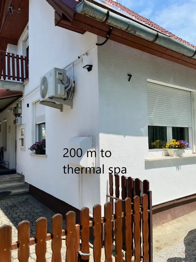 BookNoFees: Appartement spacieux avec jardin et terrasse – Bük