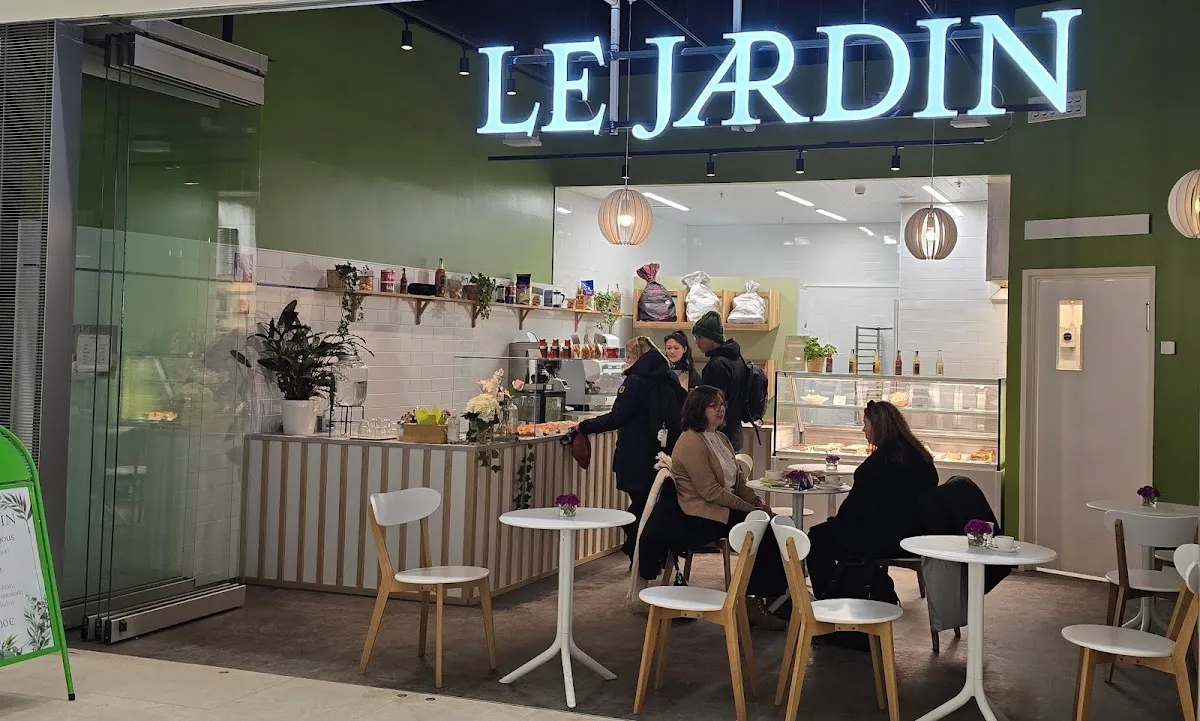BookNoFees : Café – Le Jardin – Helsinki – Le Jardin, photo n° 1