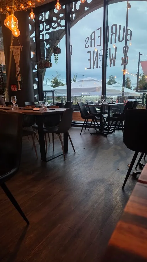 BookNoFees : Restaurant – Burgers & Wine – Helsinki – Burgers & Vin, photo n° 1