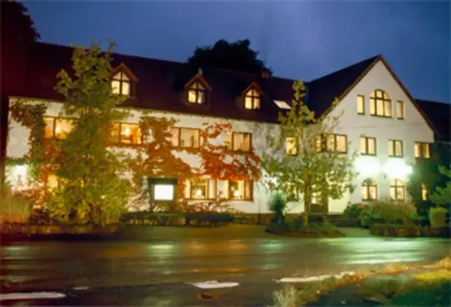 BookNoFees : Restaurant – Hotel-Restaurant Spitze Warte – Rüthen – Hôtel-restaurant « Spitze Warte », photo n° 3