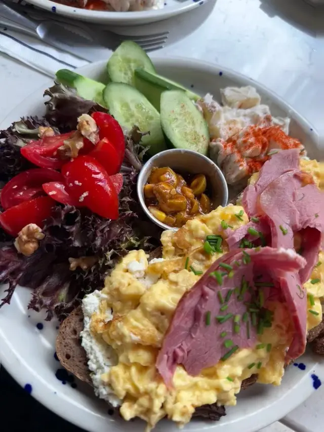 BookNoFees : Café – Flake Breakfast & More – Istanbul – Petit-déjeuner aux flocons et autres, photo n° 3