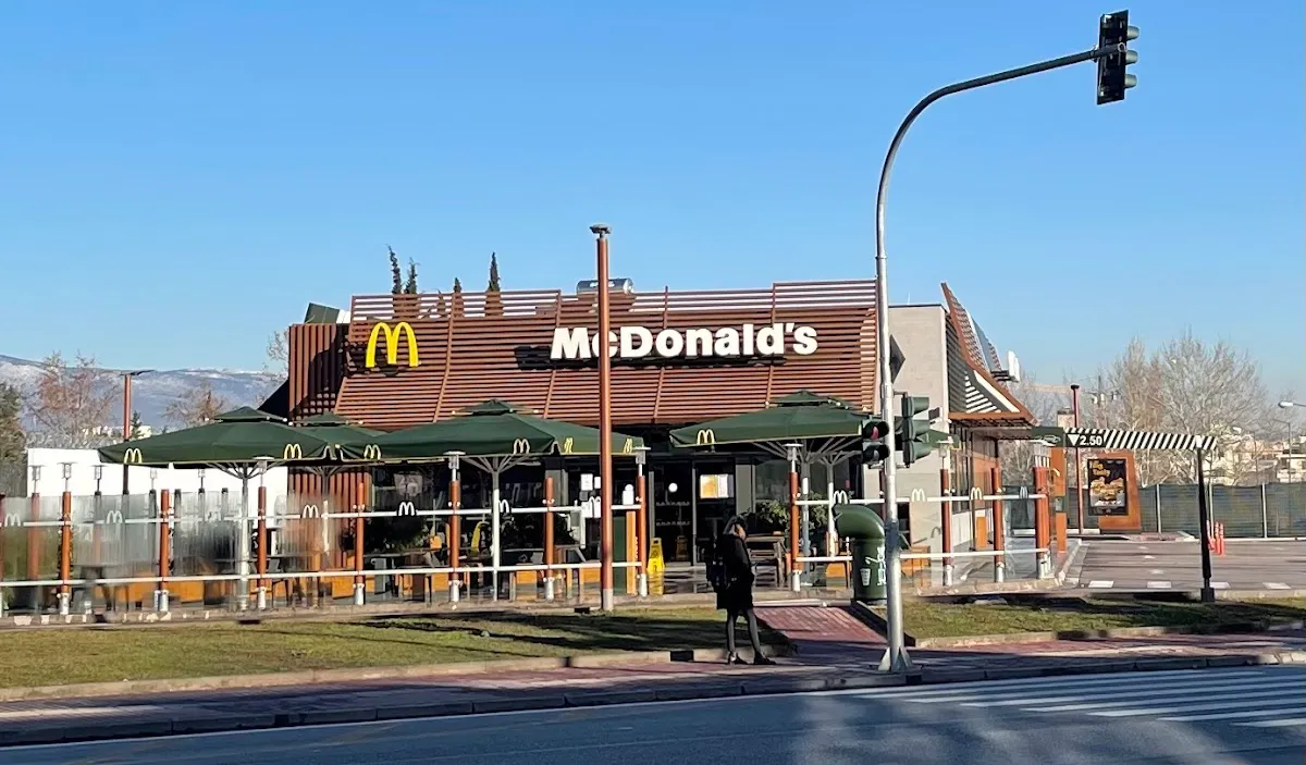 BookNoFees : Snack – McDonald's – Athens – McDonald's, photo n° 1