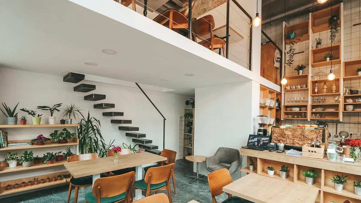 BookNoFees : Café – Bloom – Belgrade – Bloom, photo n° 1