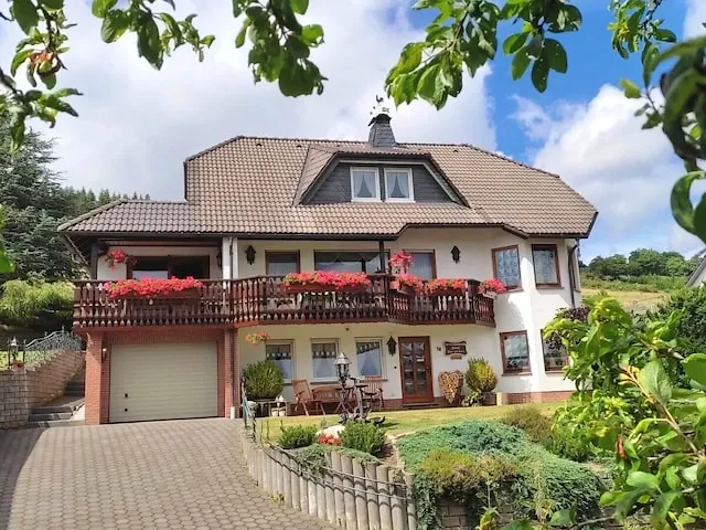 BookNoFees: Appartement de vacances au calme, à l'orée de la forêt, avec terrasse privée – Winterberg