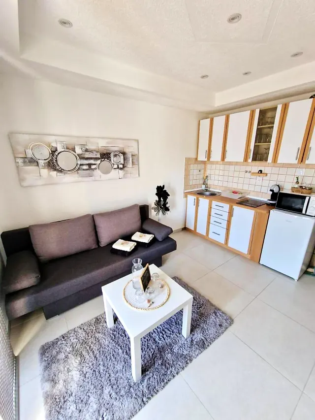 BookNoFees: Appartement de vacances au calme avec balcon et vue sur la mer – Vir