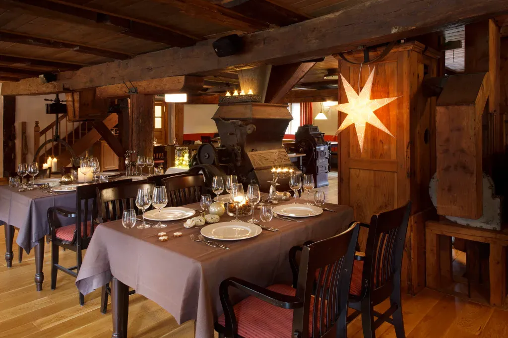 BookNoFees : Restaurant – Almer Schlossmühle – Brilon – Moulin du château d'Almer, photo n° 1