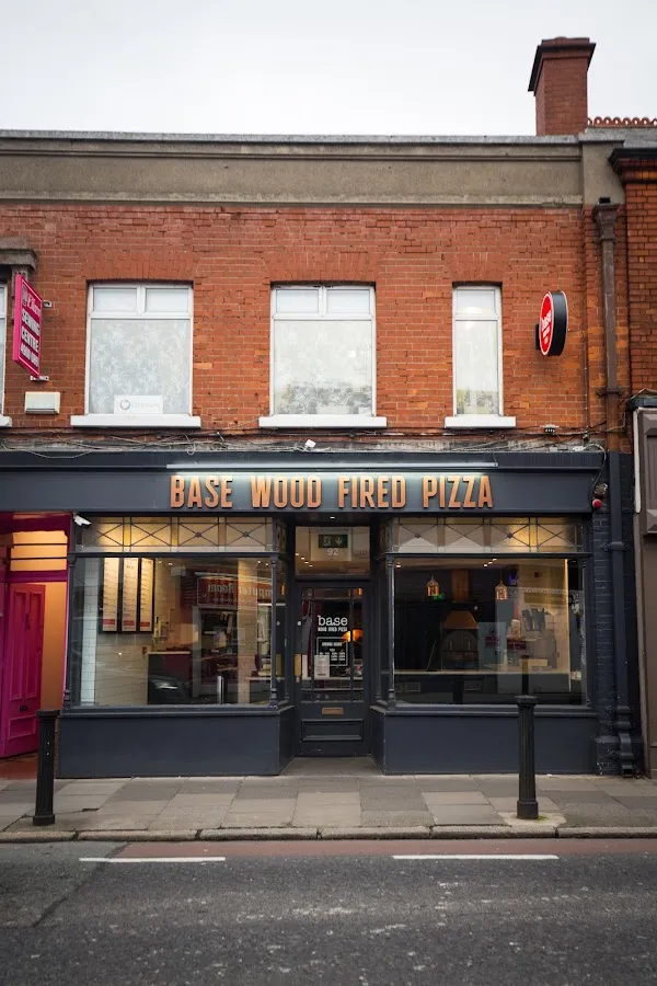 BookNoFees : Restaurant – Base Wood Fired Pizza – Dublin – Pizza cuite au feu de bois (base), photo n° 1