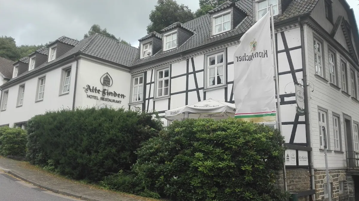 BookNoFees : Restaurant – Alte Linden – Altena – Vieux tilleuls, photo n° 1