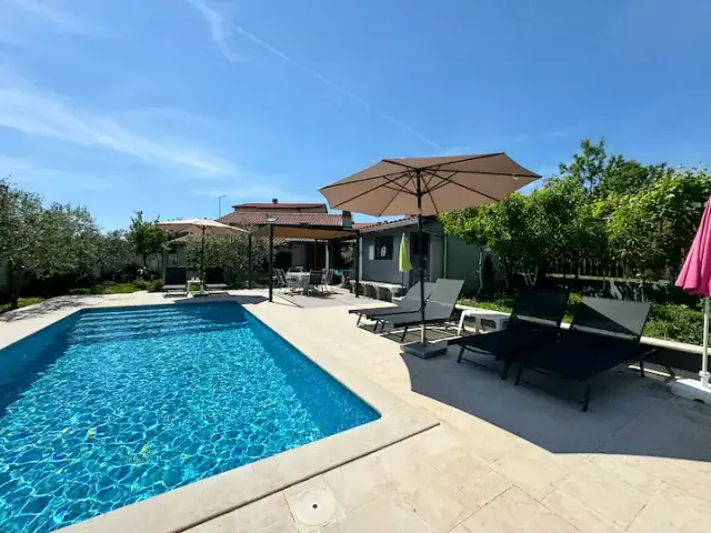 BookNoFees : location de vacances à Pula – Meme 3 - Appartement 4 étoiles avec salle de sport et piscine