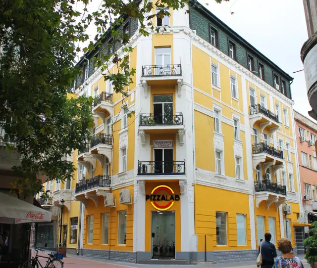 BookNoFees: Pizza Lab, Sofia