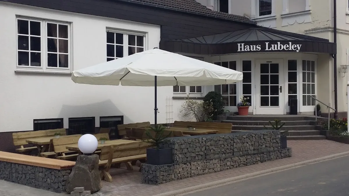 BookNoFees : Restaurant – Haus Lubely – Finnentrop – Maison Lubely, photo n° 1