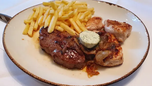 BookNoFees : Restaurant – Haus Mayweg – Altena – Maison Mayweg, photo n° 2