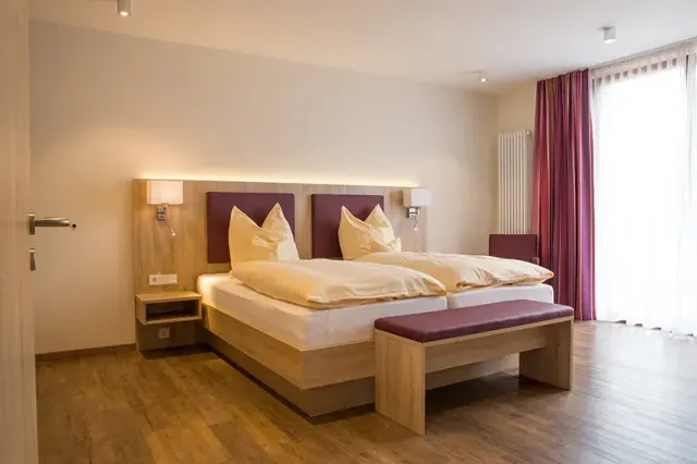 BookNoFees : Restaurant – Hotel & Gaststätte Zur Borke – Neuenrade-Affeln – Hôtel-restaurant « Zur Borke », photo n° 3