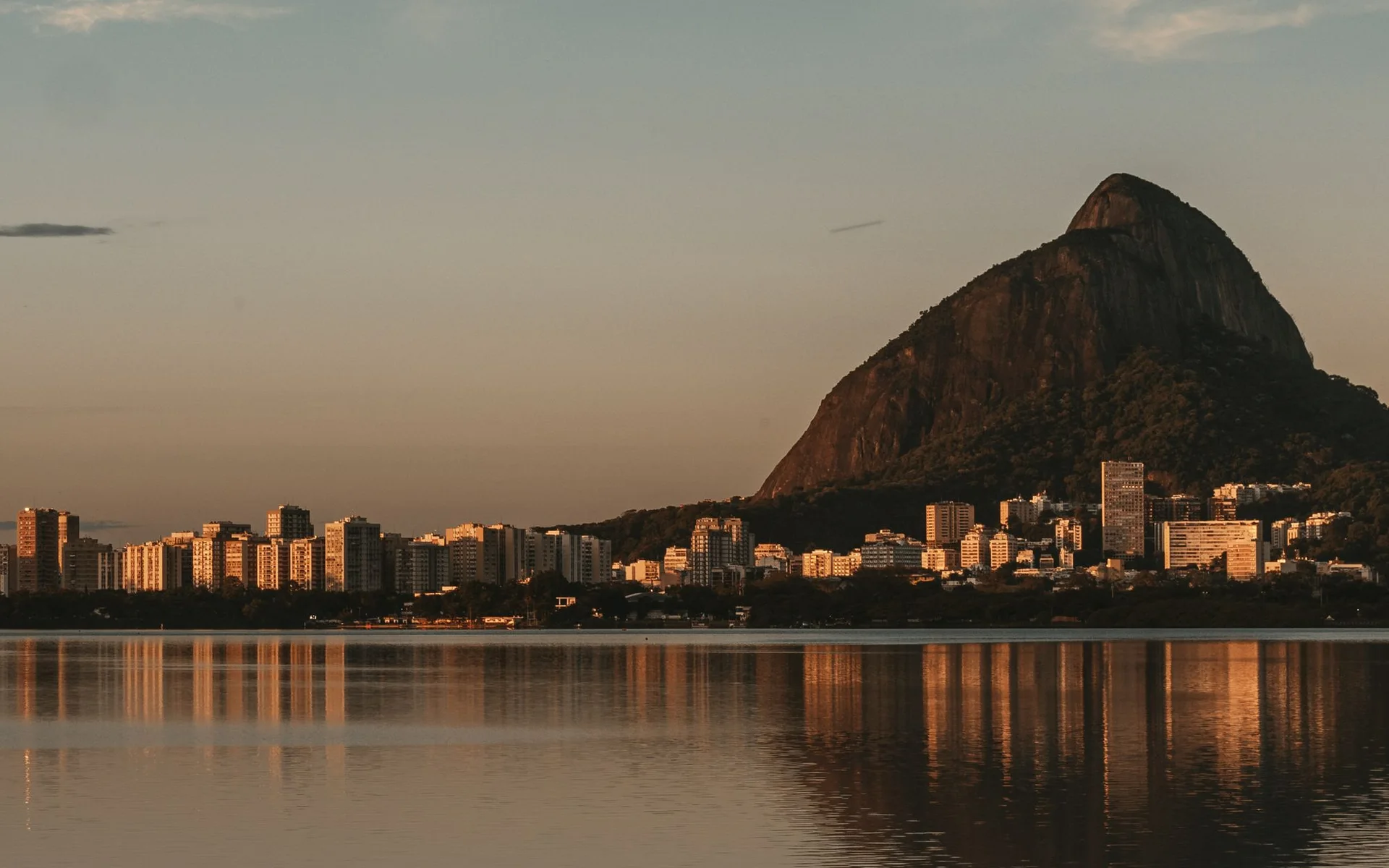 Rio de Janeiro et le Pain de Sucre au coucher du soleil