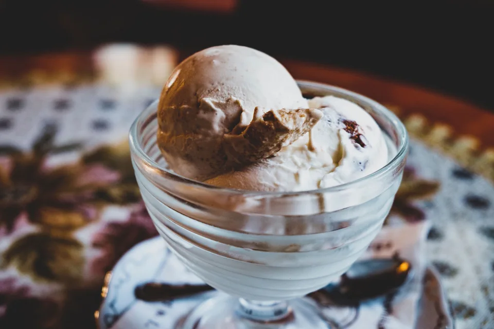Photo d’illustration : Glace dans un bol en verre